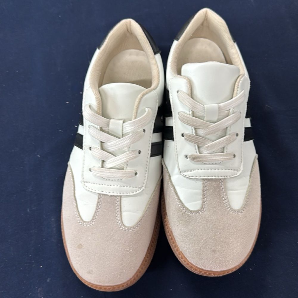White and Black casual Sneakers- size 8- practically new! Worn once! - Picture 6 of 6